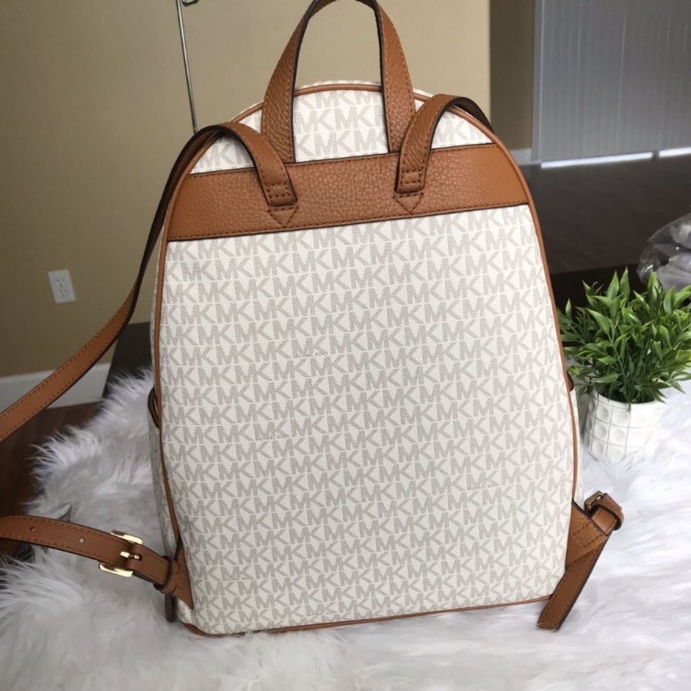 Michael Kors Large abbey Backpack - Picture 5 of 8